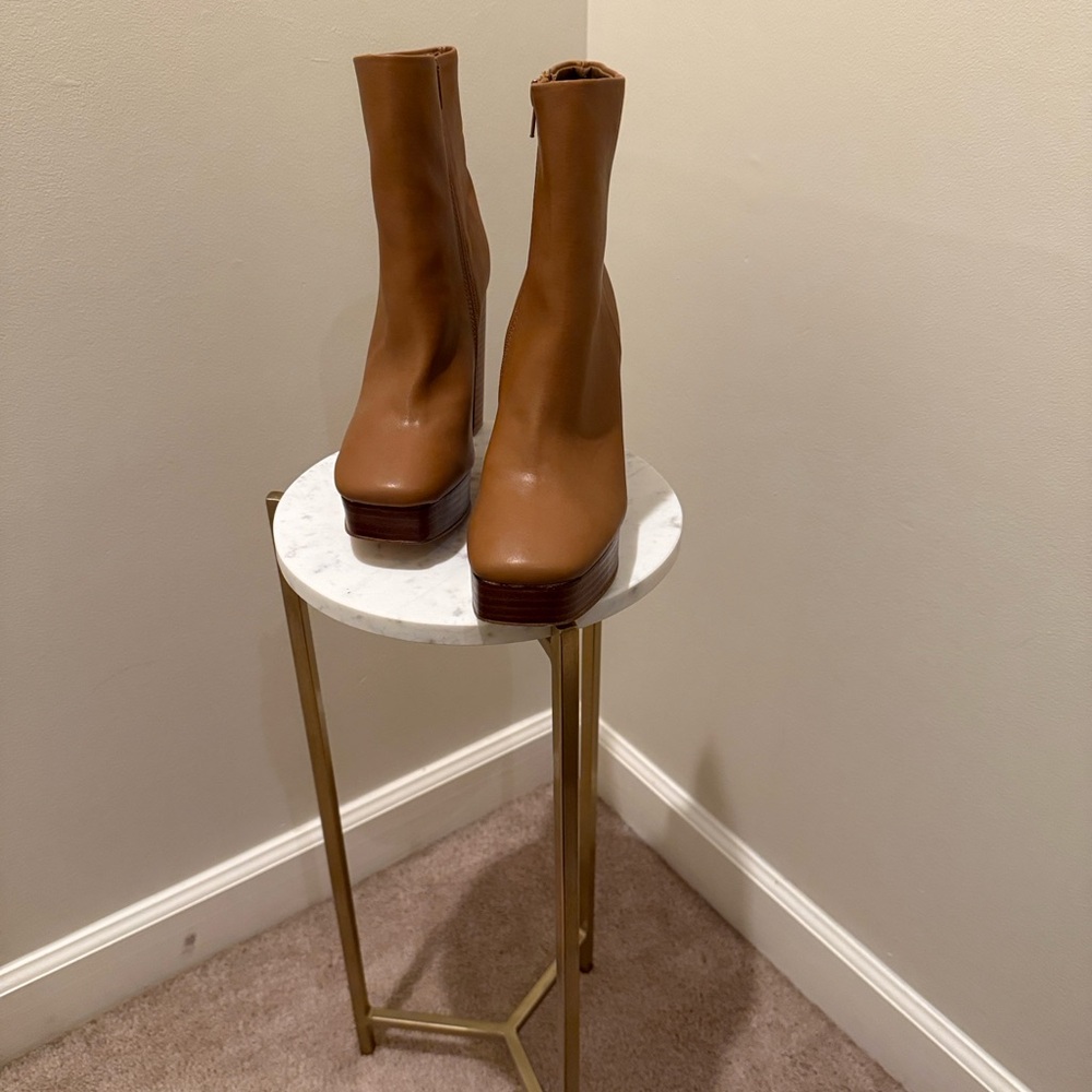 Like NEW! Madden Girl Autumn platform dress booties.